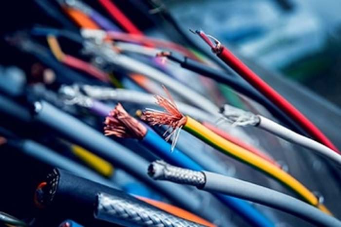 کیفیت سیم افشان بر عملکرد کلی سیستم برق
